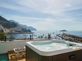 Hotel a 4 stelle in Costiera Amalfitana: Aurora. Hotel a 4 stelle in Costiera Amalfitana: Aurora.