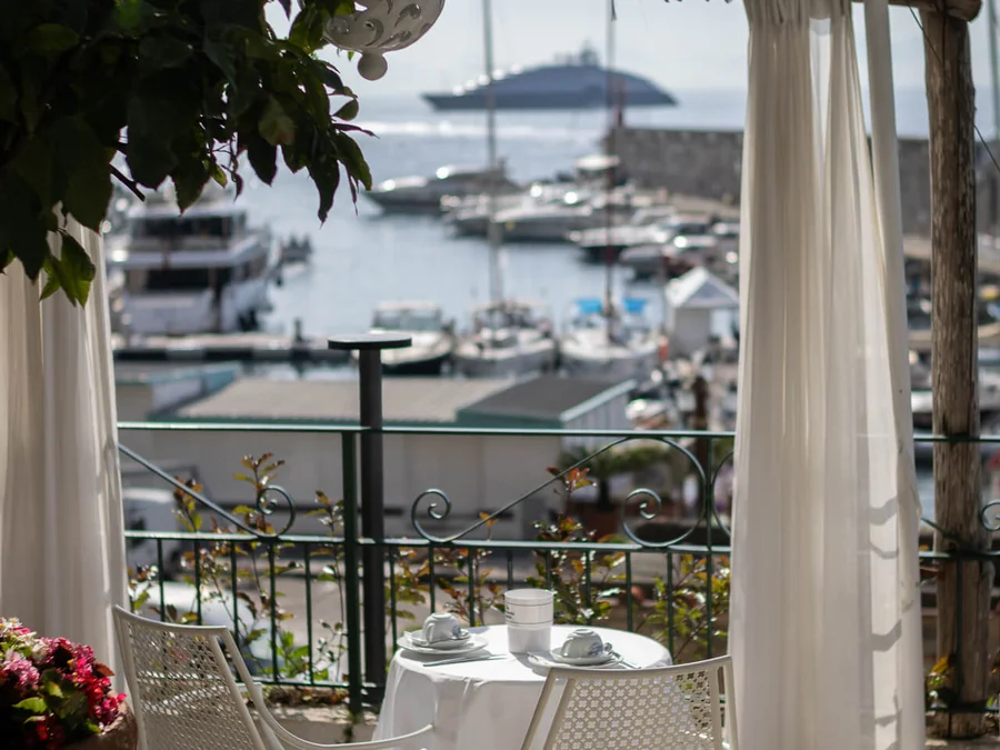 Hotel a 4 stelle in Costiera Amalfitana: Aurora. Hotel a 4 stelle in Costiera Amalfitana: Aurora.