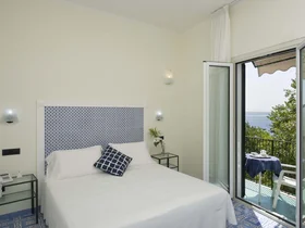 Hotel a 4 stelle in Costiera Amalfitana: Aurora. Hotel a 4 stelle in Costiera Amalfitana: Aurora.